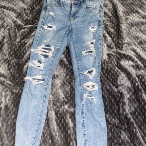 I’m selling these cute like new ripped jeans from American eagle.